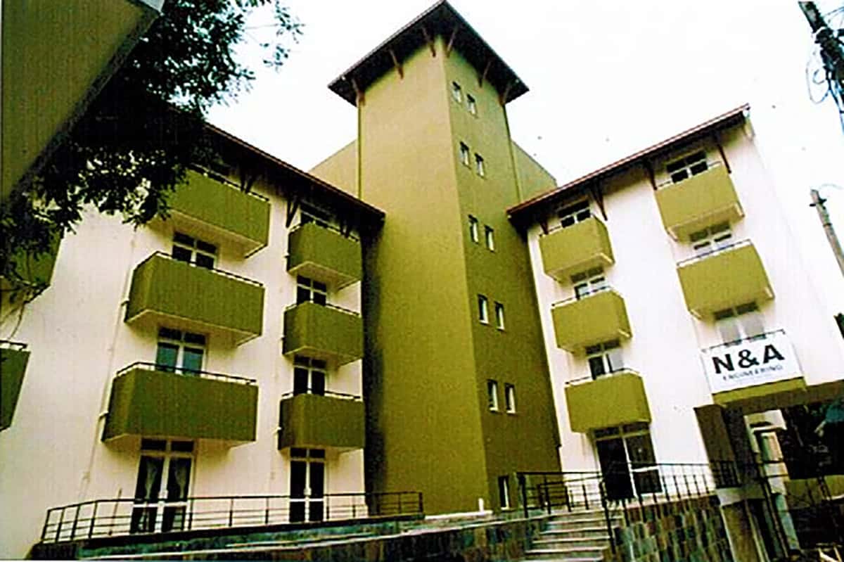 Golden Arc Apartments